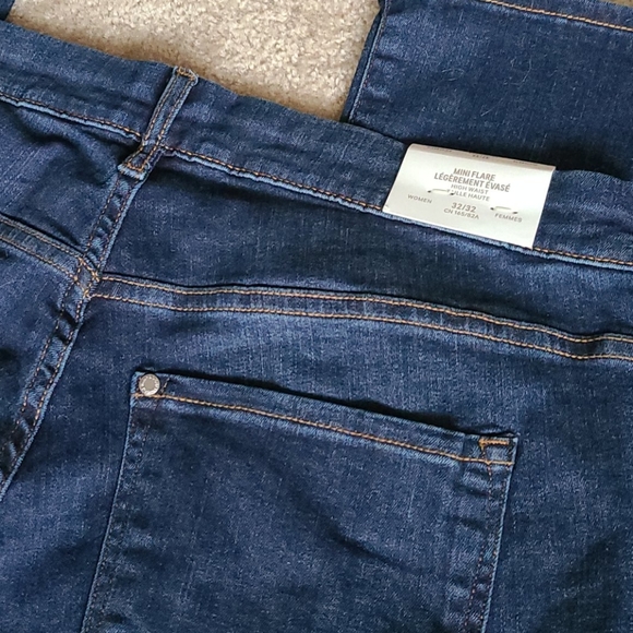 H&M High-Waist Mini Flare Blue Jean - Picture 5 of 8